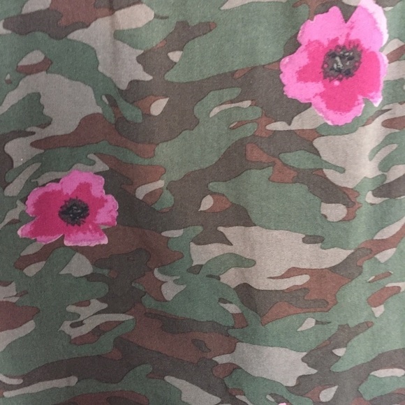 Beach Lunch Lounge Camo Floral Button Up Top Large Elastic Wrist Viscose Shirt - Picture 5 of 14